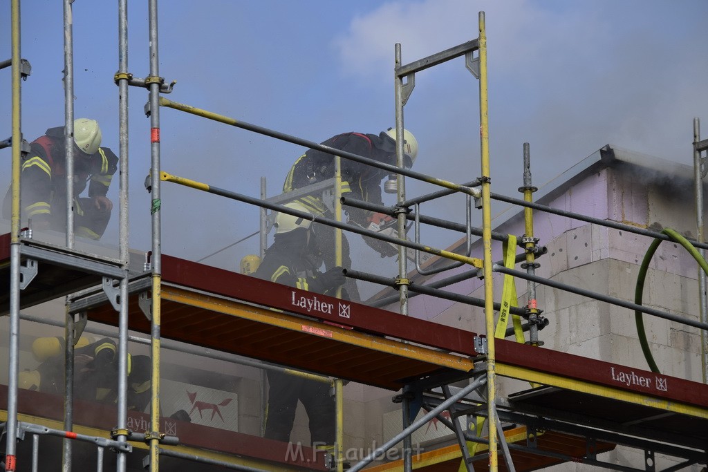 Dachstuhlbrand Koeln Poll Geislarerstr P160.JPG - Miklos Laubert